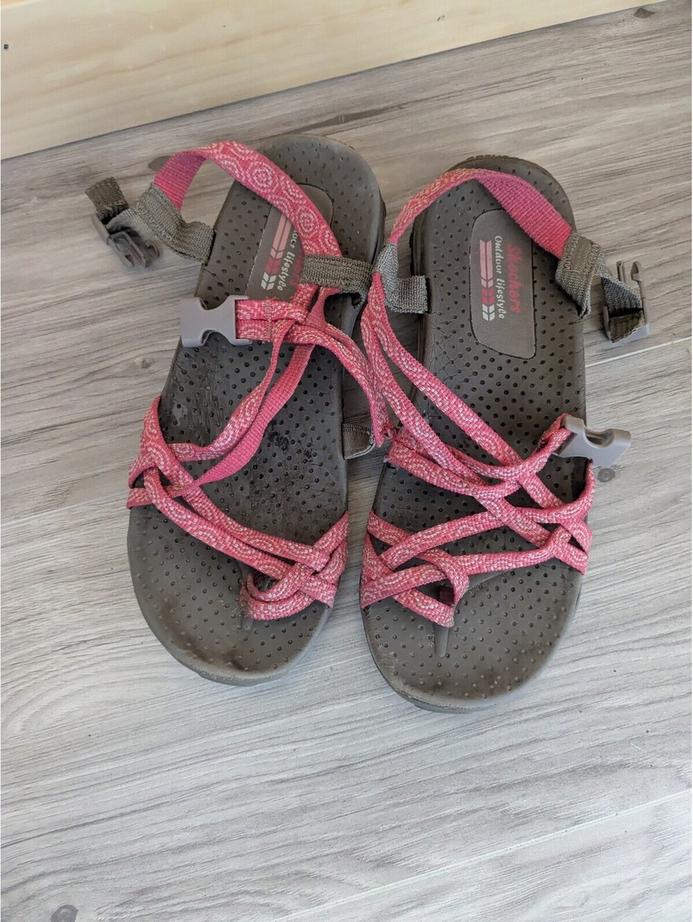 Skechers sandals fits ladies 7 pink